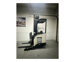 Crown Forklift RR725 (Used) – Affordable & High-Quality! - Image 3