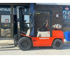 Reliable Nissan Forklift for Sale – 6000 Lbs. Lifting Capacity - Image 4