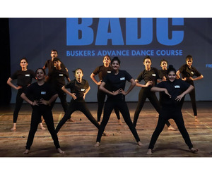 Bollywood Dance Institute in Ambabari – Buskers Dance Institute