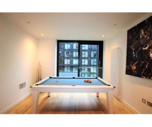 Stunning 1 Bedroom Apartment in Edinburgh’s Prestigious Quartermile - Image 2