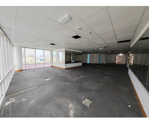 Spacious 2,049 Sqft Office for Rent in Prime Burjuman - Image 2