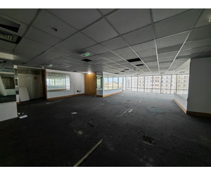Spacious 2,049 Sqft Office for Rent in Prime Burjuman - Image 7