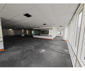 Spacious 2,049 Sqft Office for Rent in Prime Burjuman - Image 10