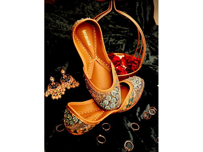 Buy Punjabi Juttis |Timeless Handcrafted Collection | Order Now
